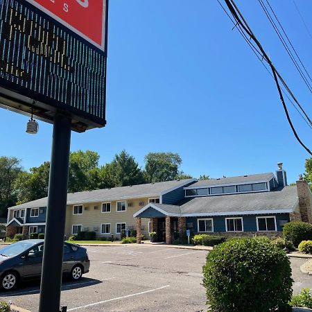 Nichols Inn & Suites Hastings Bagian luar foto