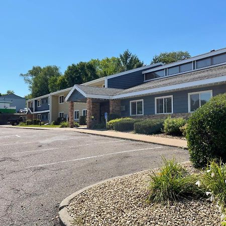 Nichols Inn & Suites Hastings Bagian luar foto