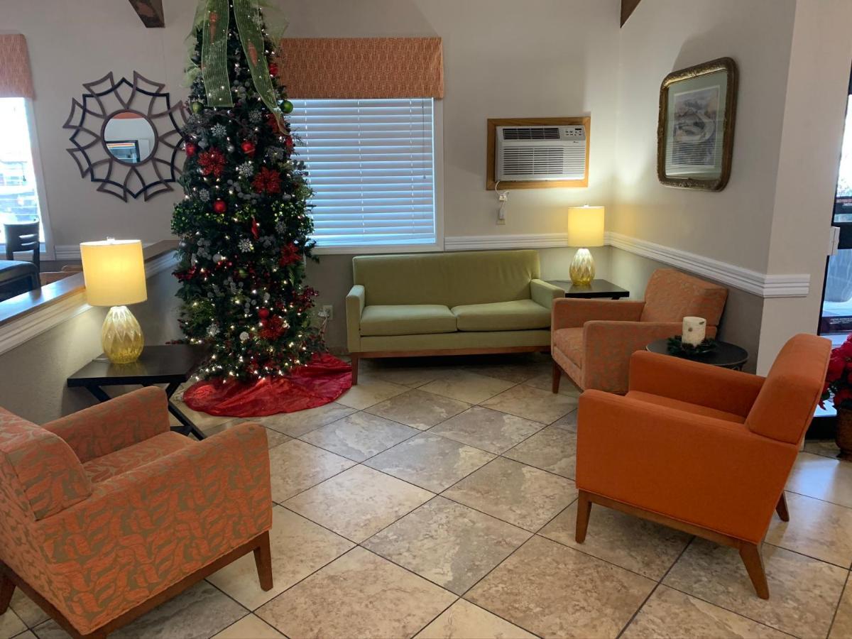 Nichols Inn & Suites Hastings Bagian luar foto