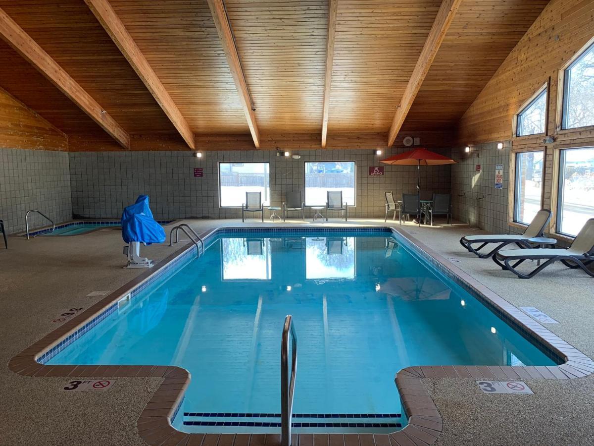 Nichols Inn & Suites Hastings Bagian luar foto