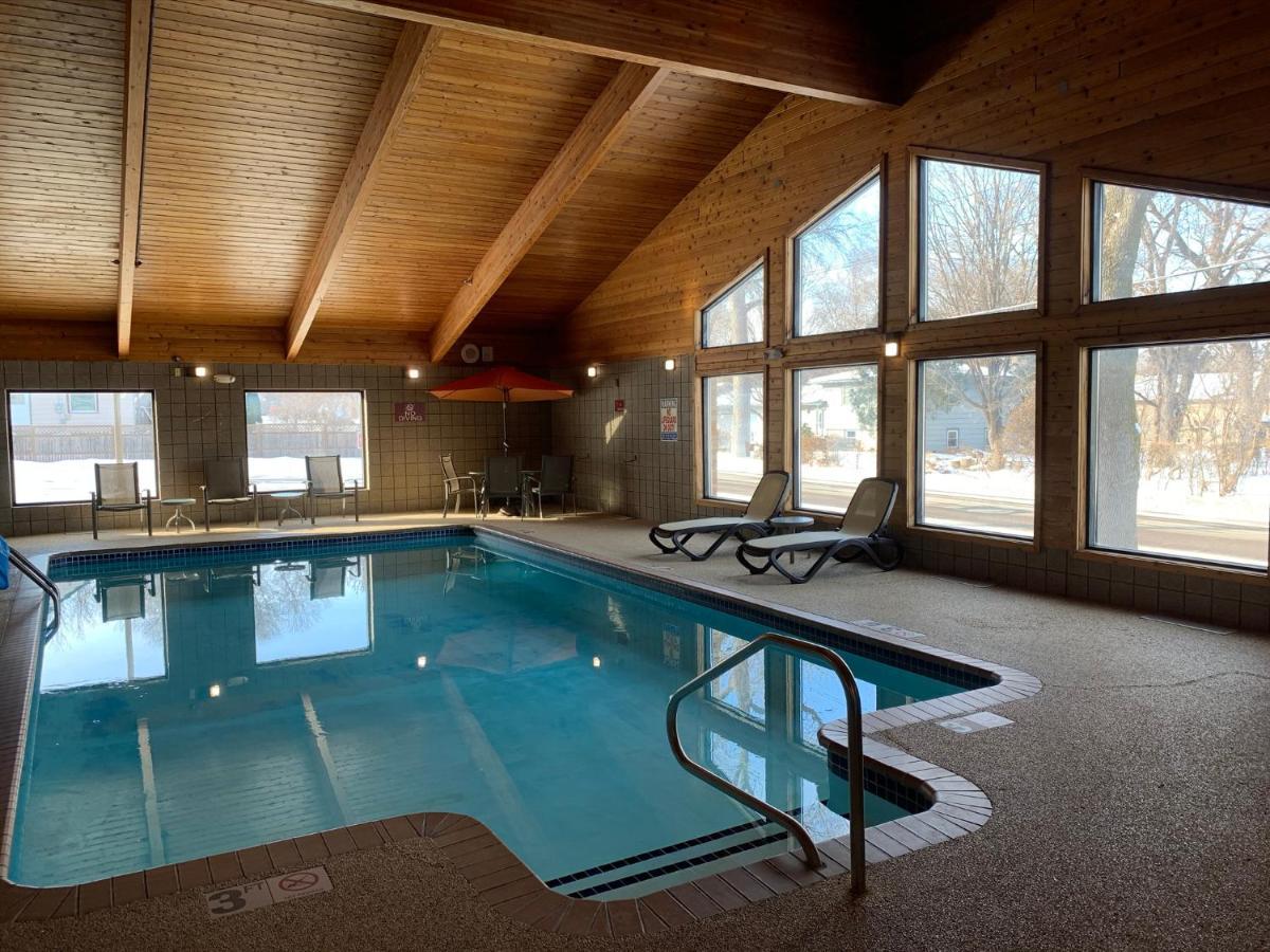 Nichols Inn & Suites Hastings Bagian luar foto
