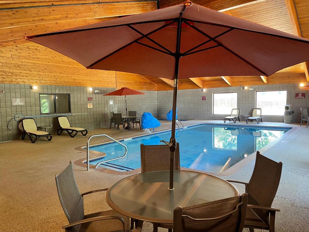 Nichols Inn & Suites Hastings Bagian luar foto