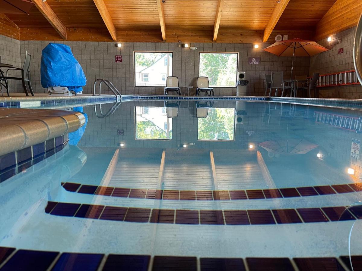 Nichols Inn & Suites Hastings Bagian luar foto