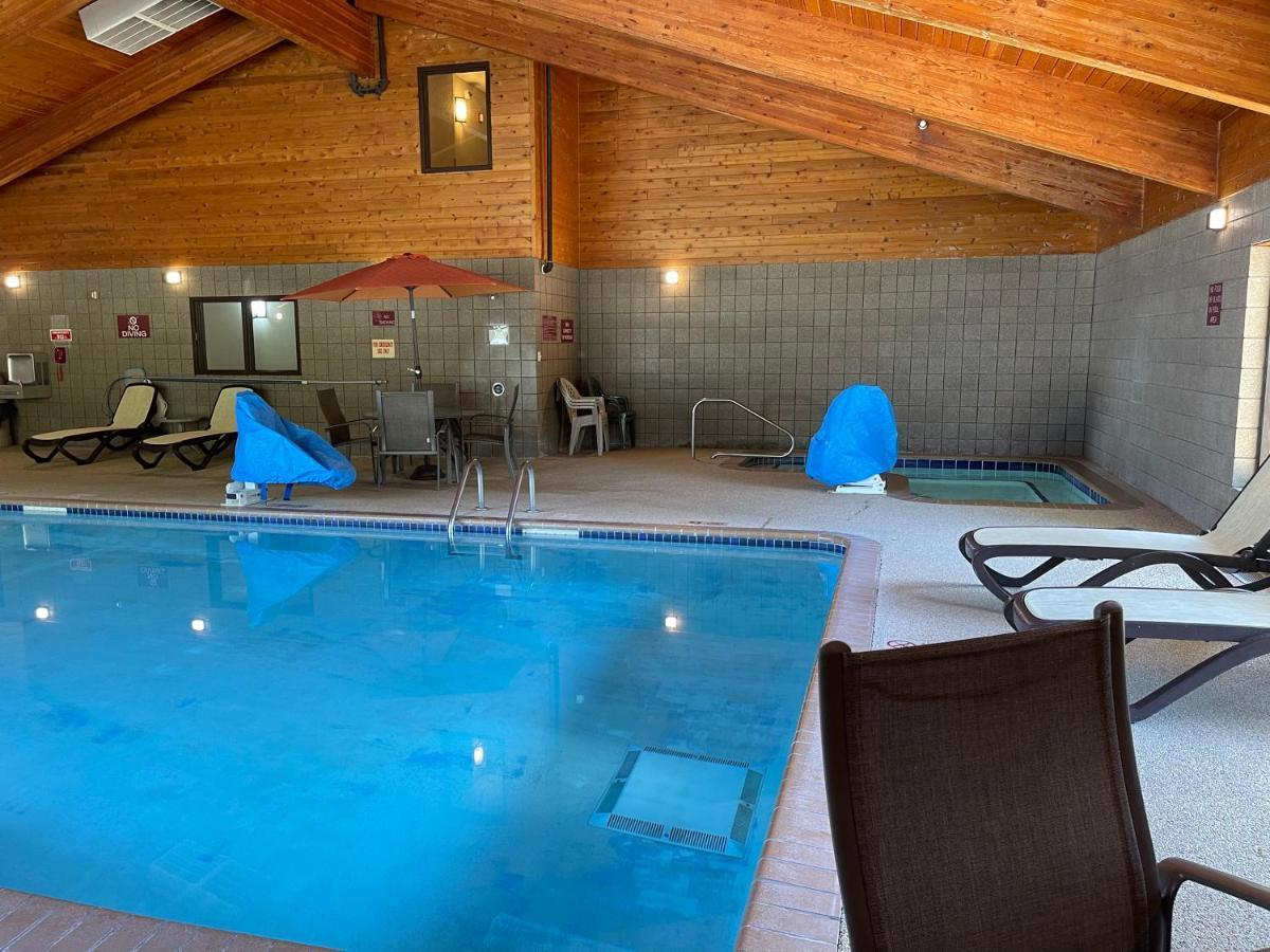 Nichols Inn & Suites Hastings Bagian luar foto