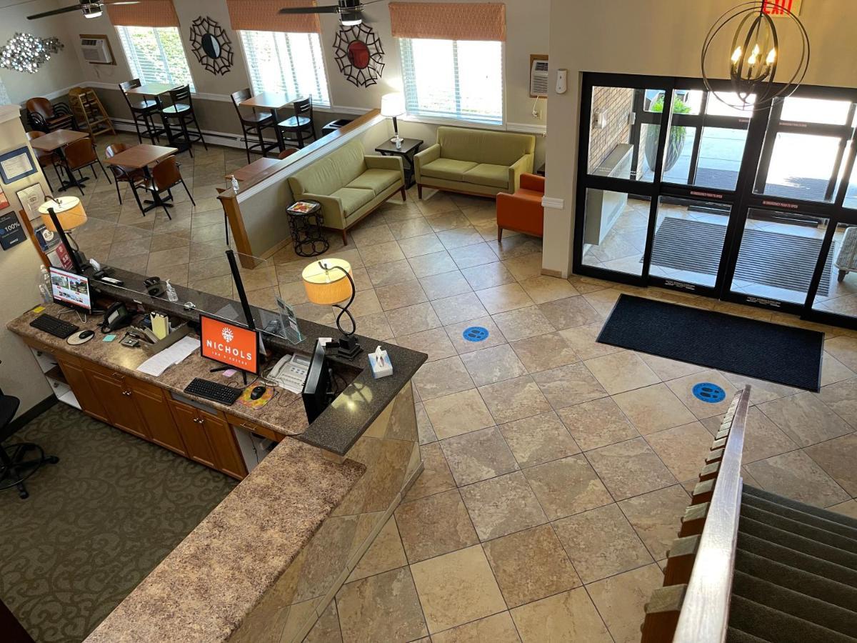 Nichols Inn & Suites Hastings Bagian luar foto