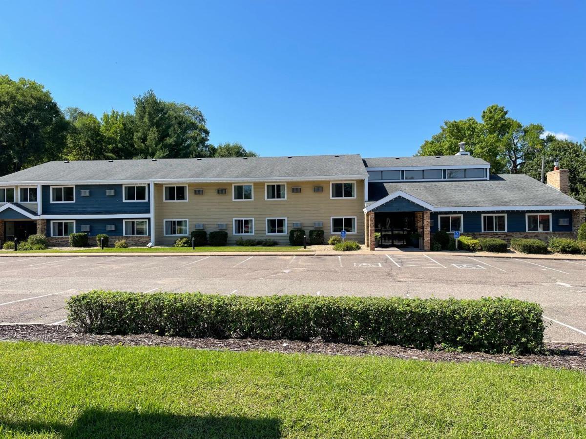 Nichols Inn & Suites Hastings Bagian luar foto